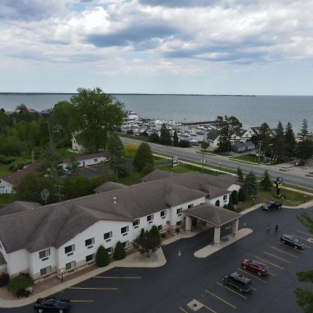 Bay Inn Tawas City Exterior photo