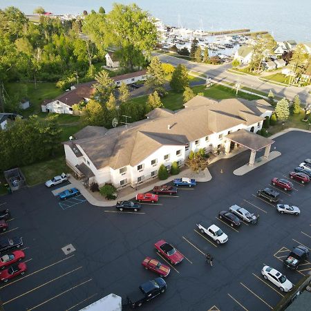 Bay Inn Tawas City Exterior photo