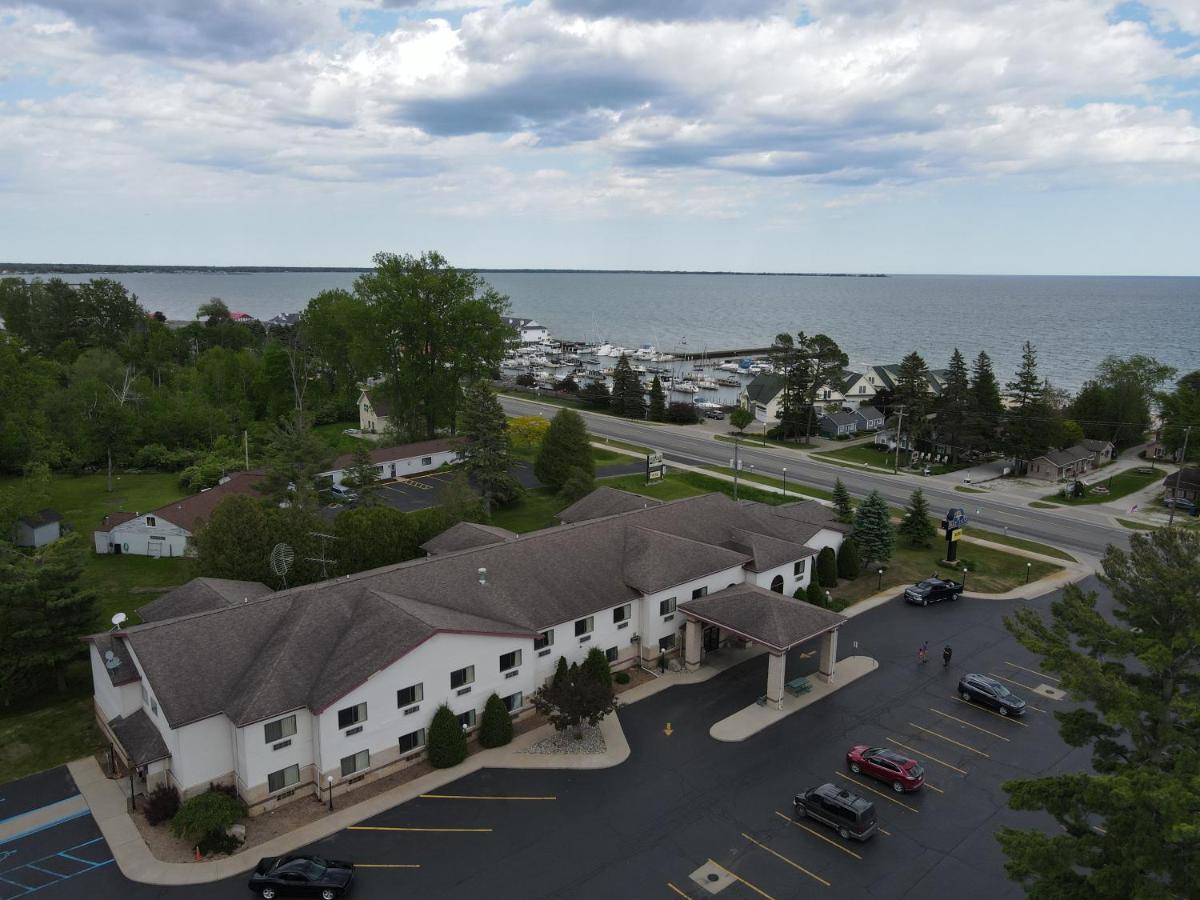 Bay Inn Tawas City Exterior photo